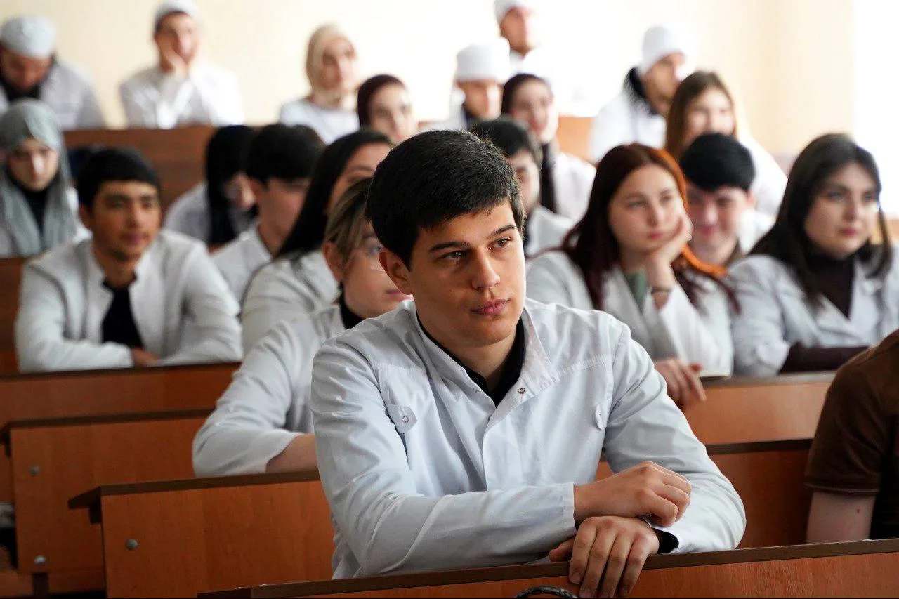 Представитель правительства Дагестана в Карачаево-Черкесии встретился со студентами Северо-Кавказской государственной академии